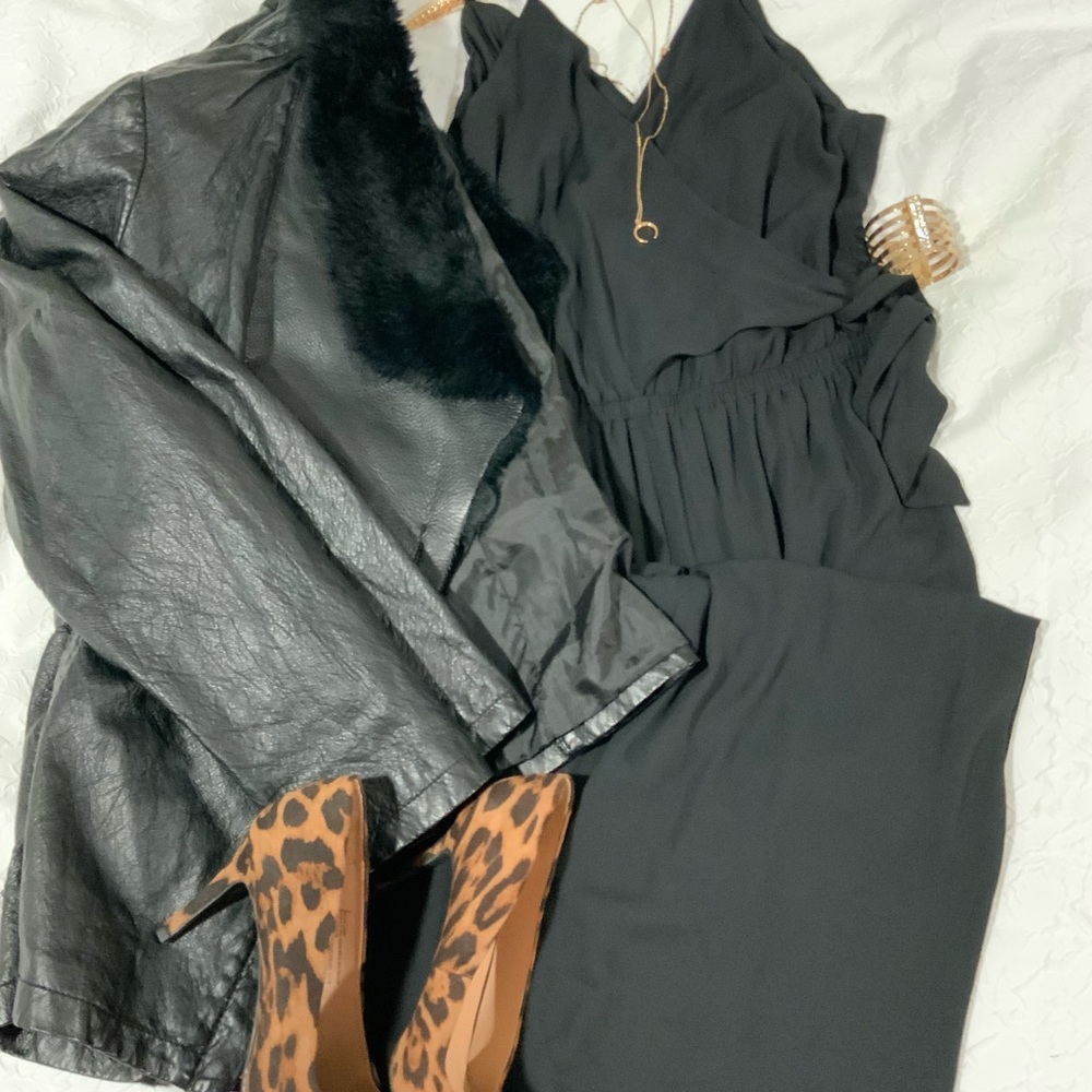 Like new express romper in black